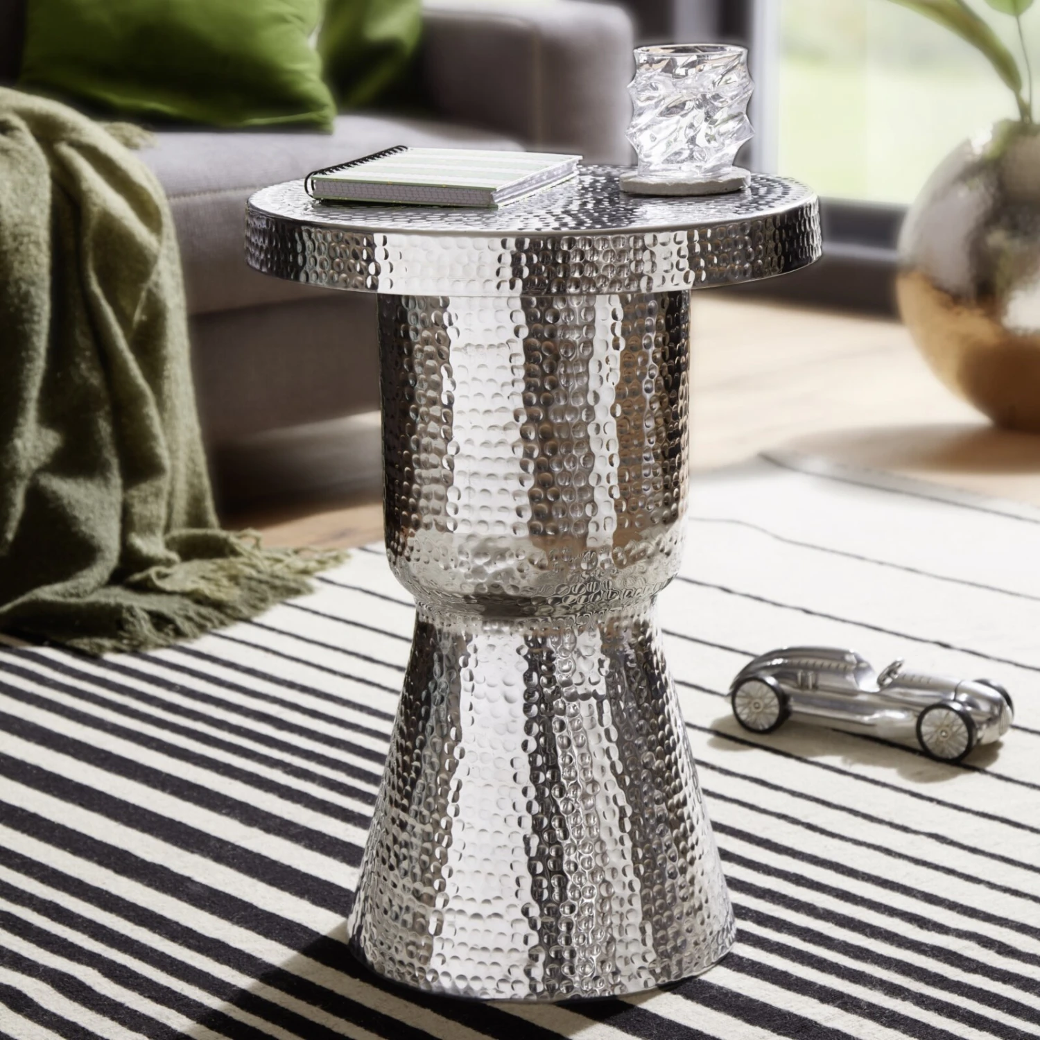 Beistelltisch - silberfarbig - Aluminium - 43 cm breit 2 Beistelltisch - silberfarbig - Aluminium - 43 cm breit – Bild 2